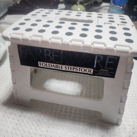 FARBERWARE NWOT FOLDABLE STEPSTOOL - Picture 3 of 6